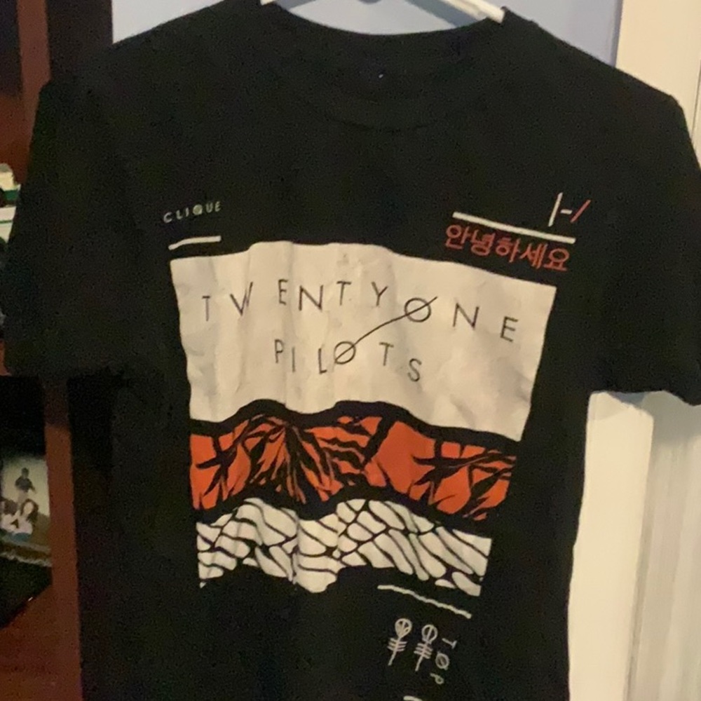 Twenty one pilots tee shirt